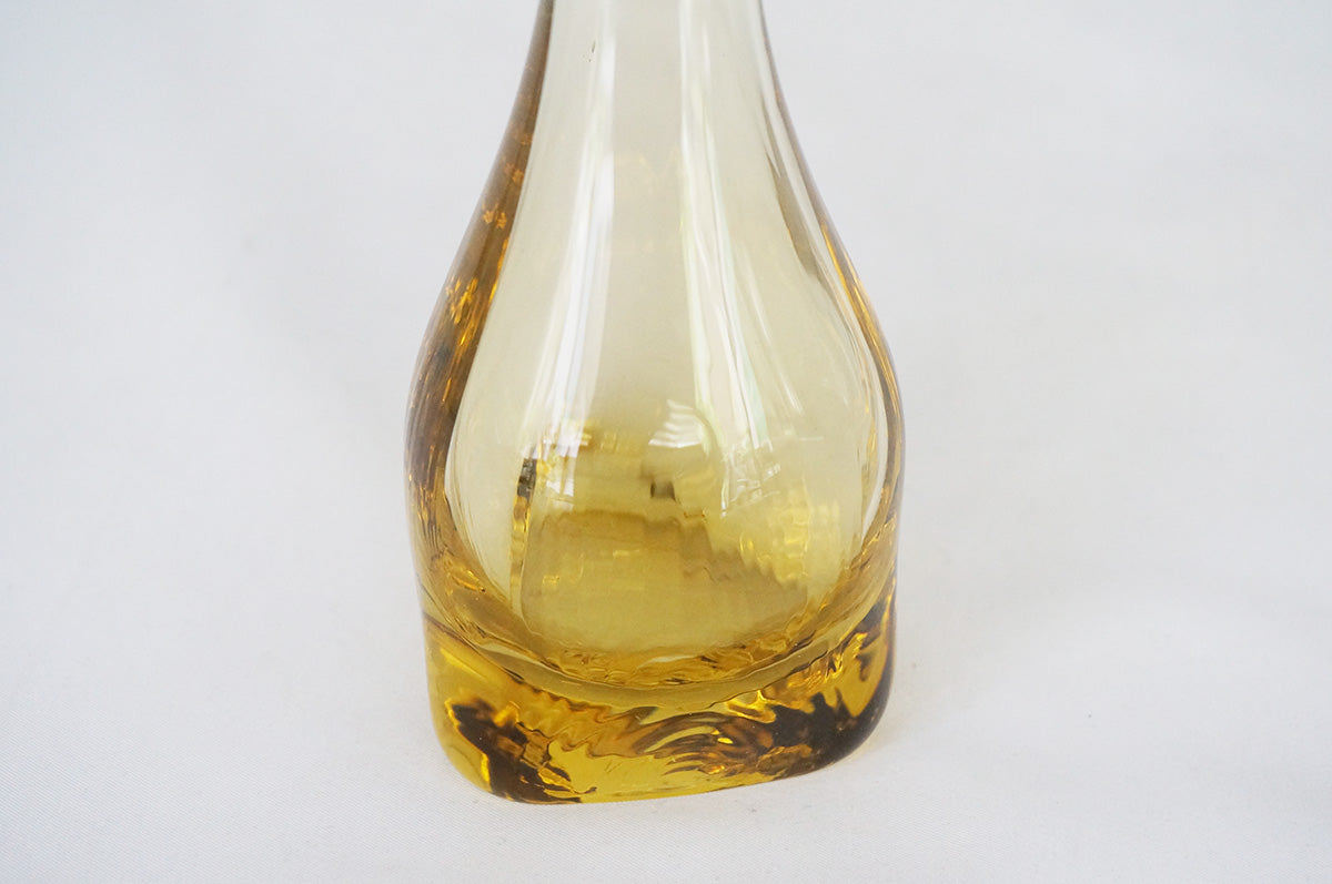 070 黒豆硝子 三角花器（小）