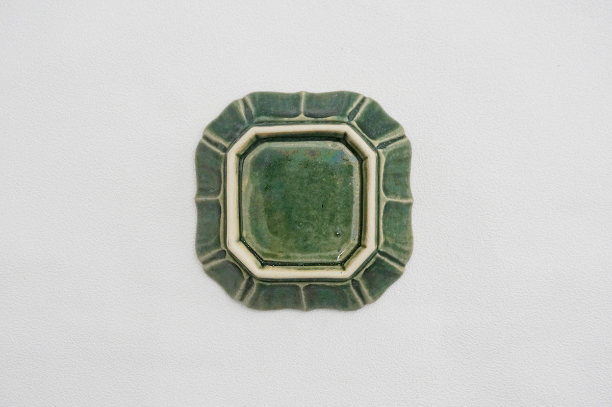 012 草花紋八角小皿