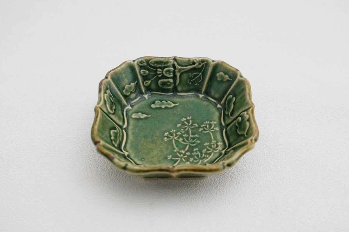 012 草花紋八角小皿
