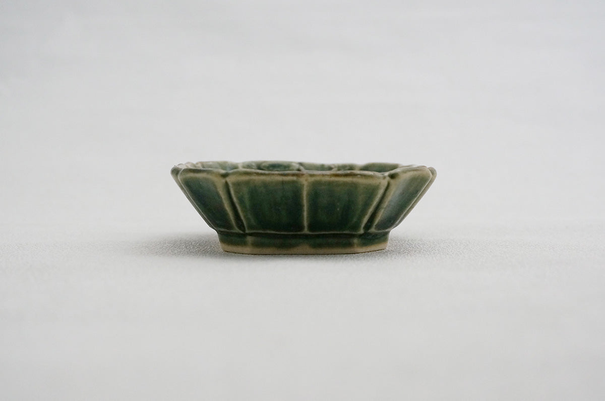 012 草花紋八角小皿