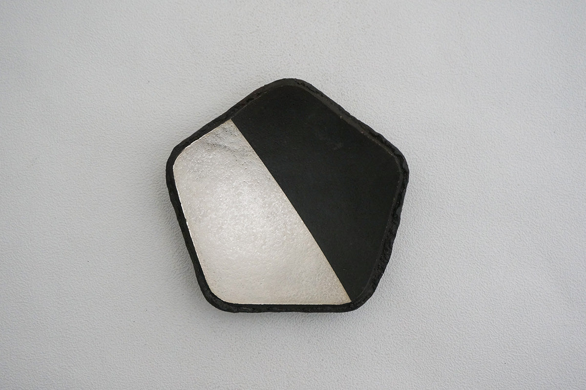 87 銀彩五角皿（ツートン）