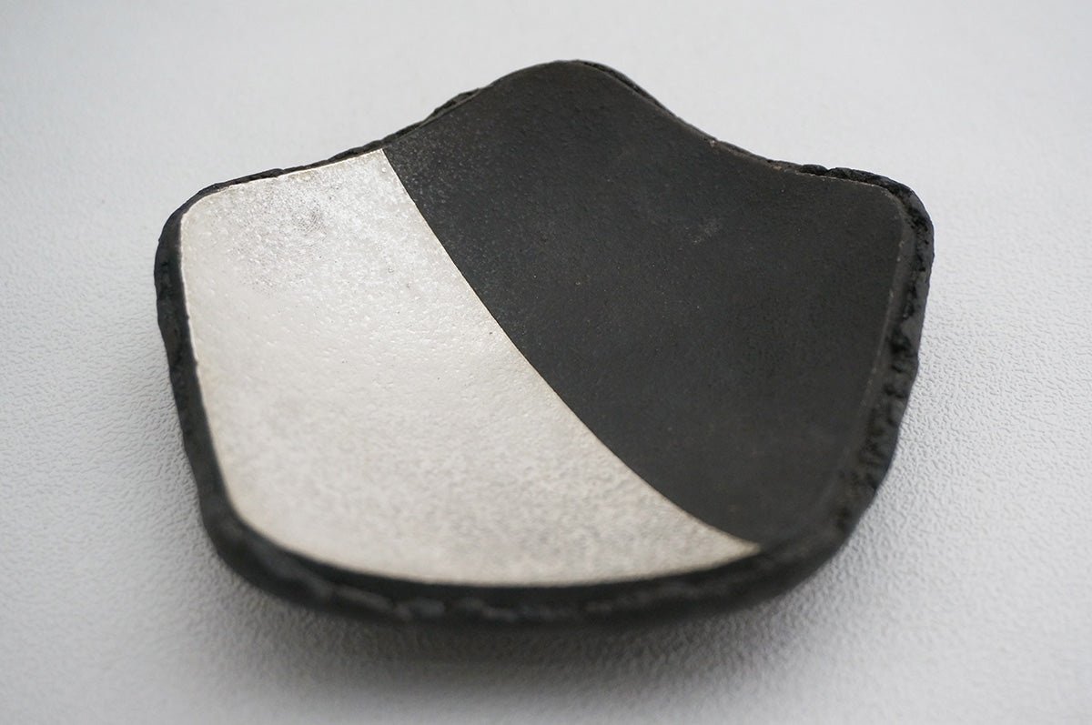 87 銀彩五角皿（ツートン）