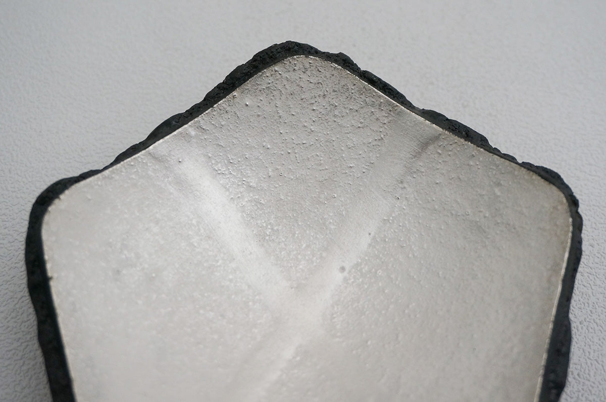 88 銀彩五角皿（釉彩）