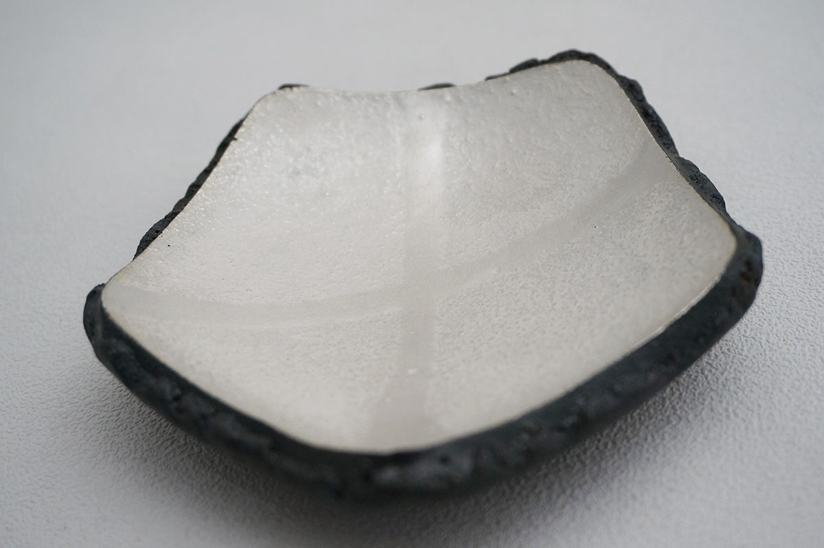 88 銀彩五角皿（釉彩）