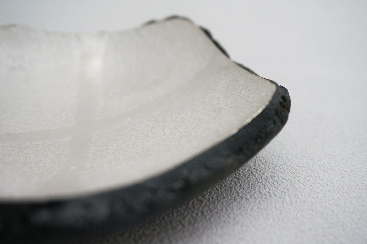 88 銀彩五角皿（釉彩）