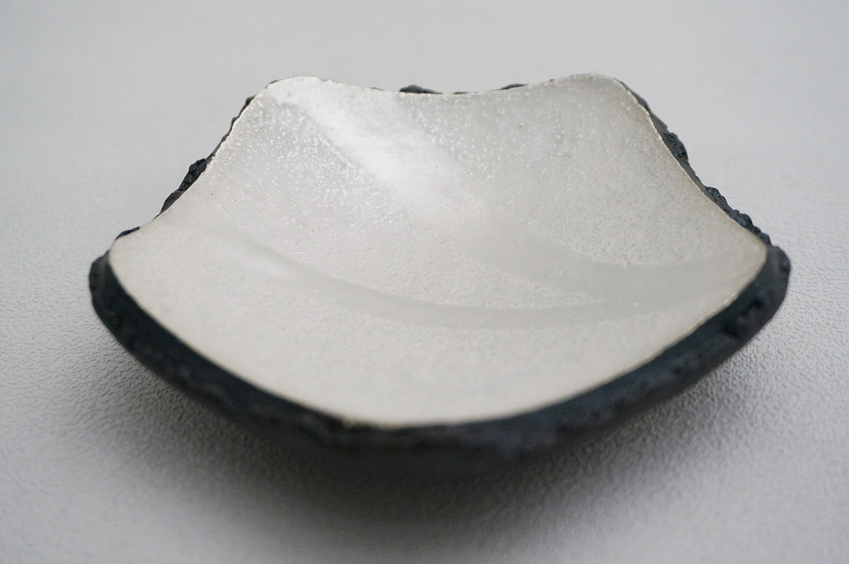 88 銀彩五角皿（釉彩）