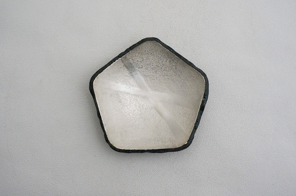 88 銀彩五角皿（釉彩）