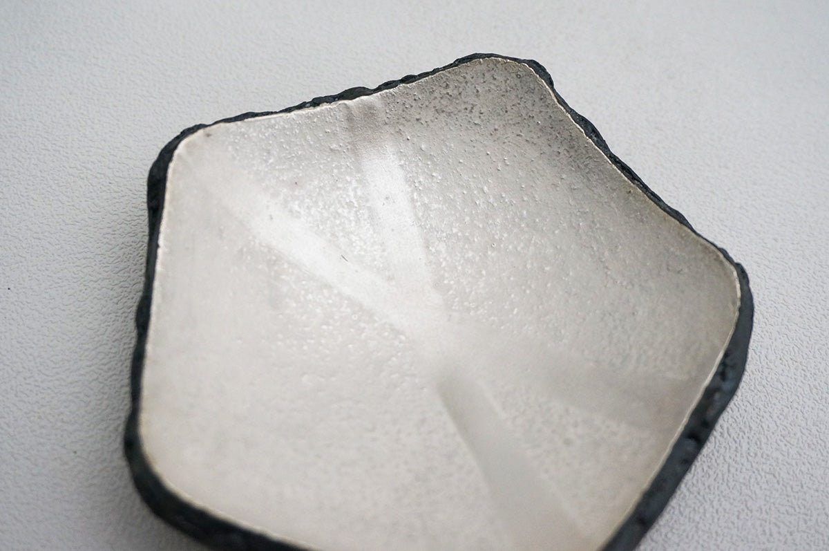 88 銀彩五角皿（釉彩）