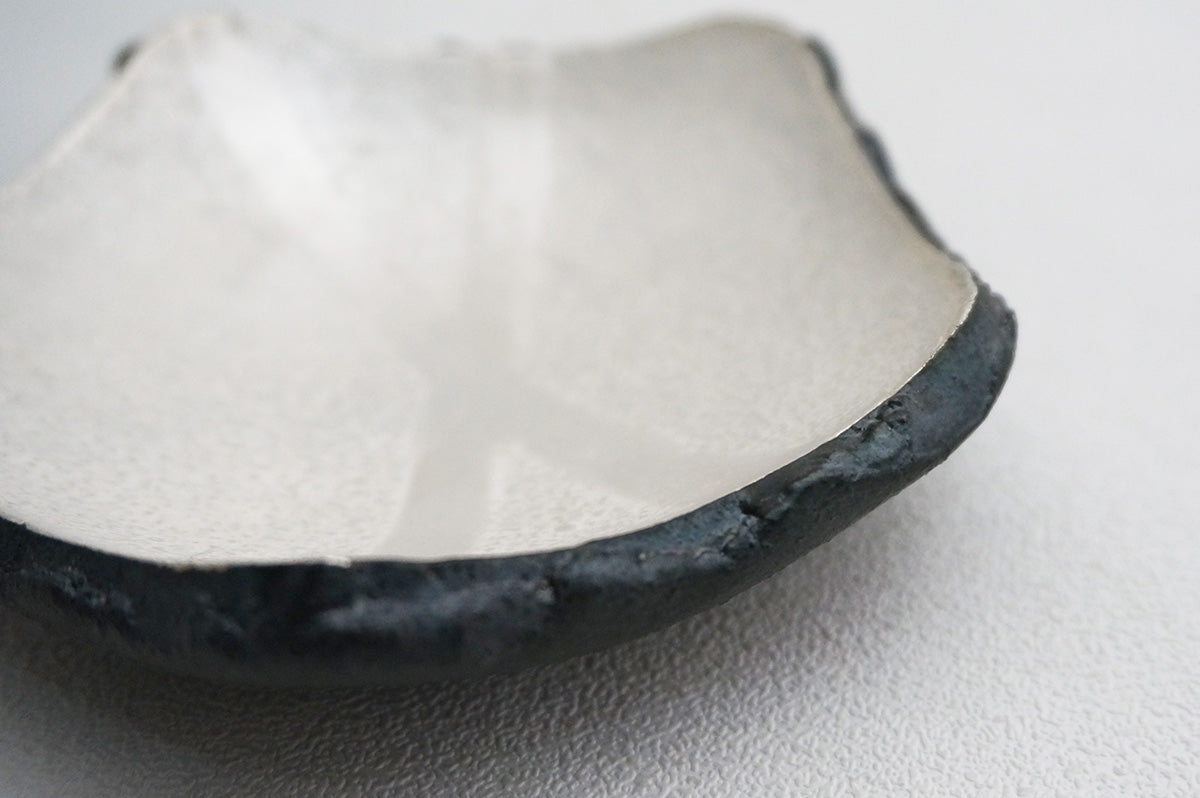 88 銀彩五角皿（釉彩）