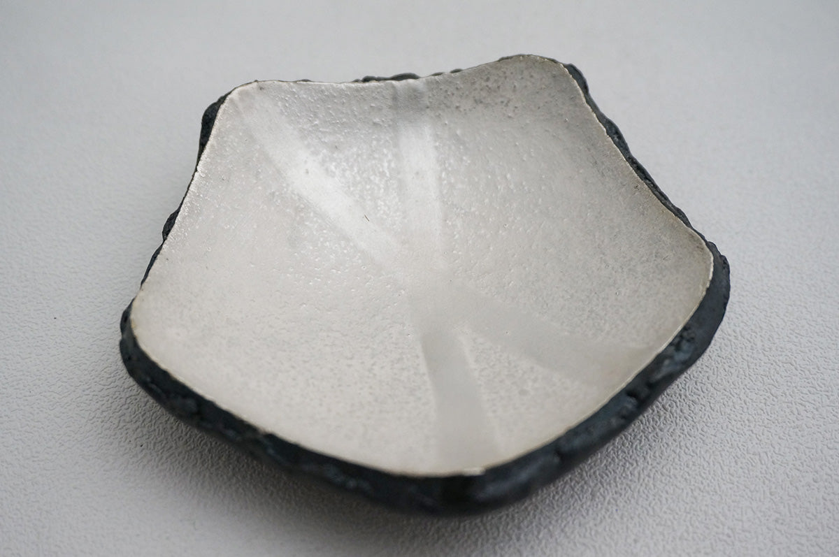 88 銀彩五角皿（釉彩）