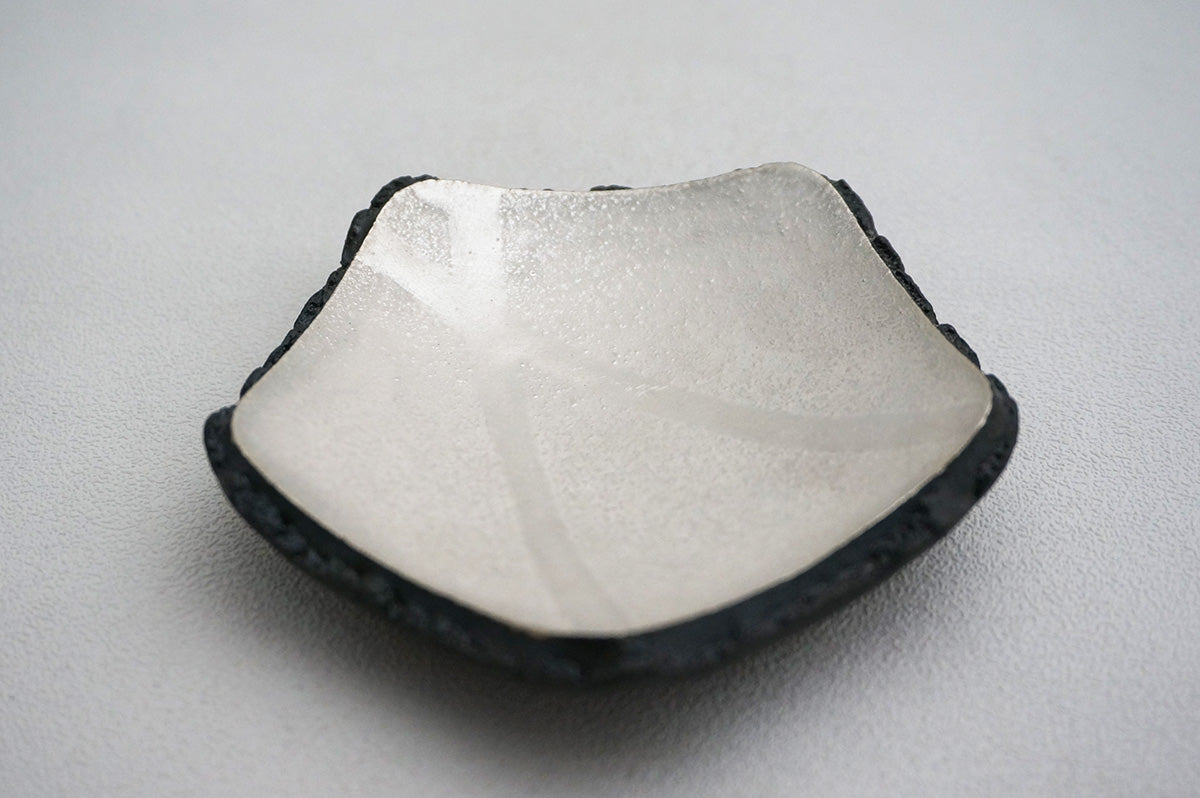 88 銀彩五角皿（釉彩）