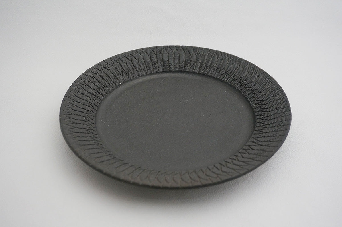 92 バーク8寸リム皿