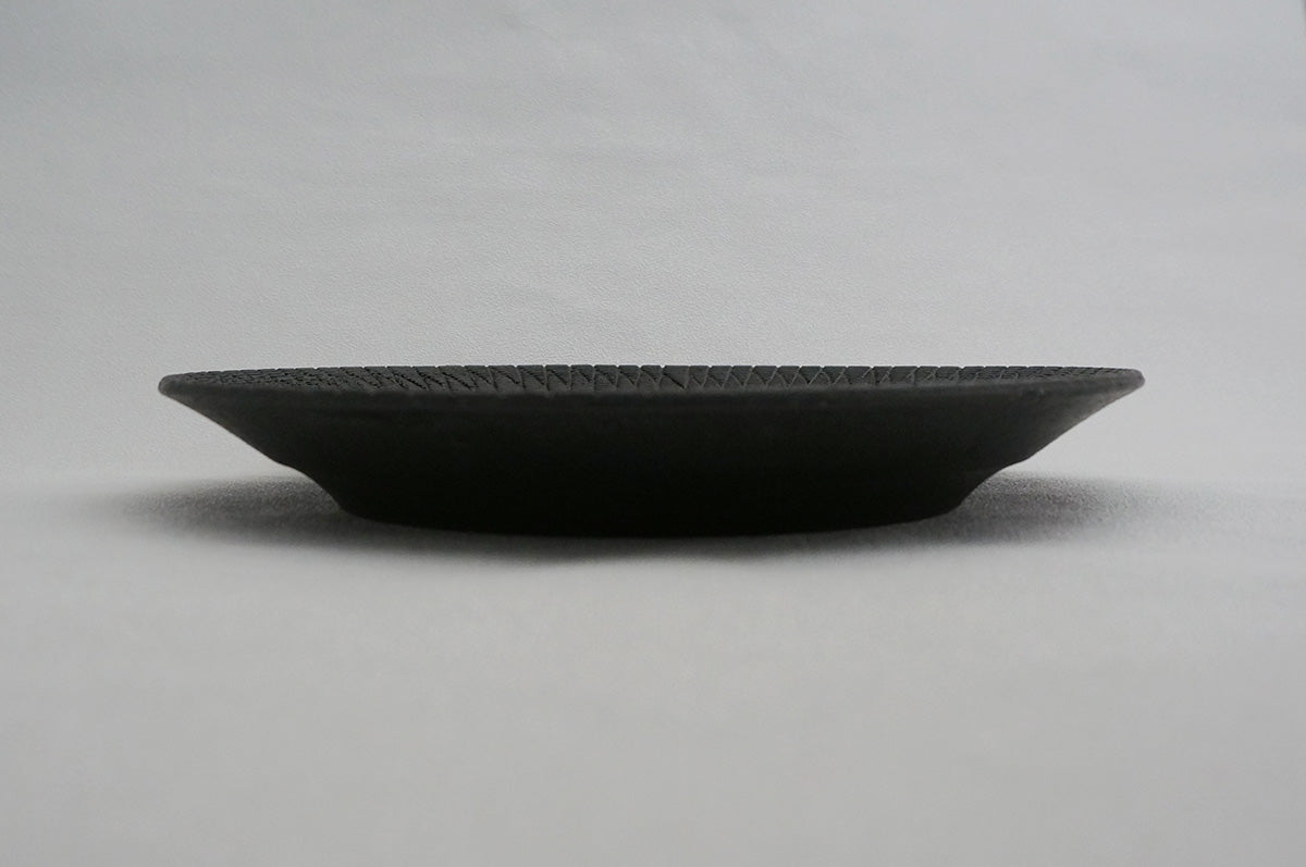 92 バーク8寸リム皿