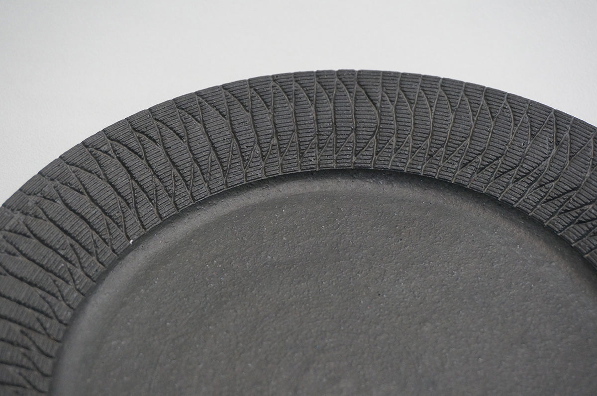 92 バーク8寸リム皿