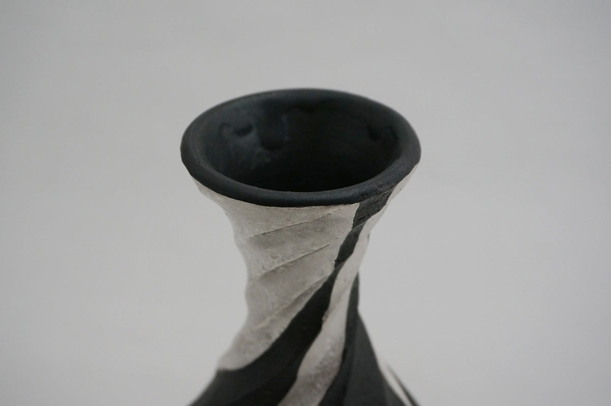98 ブラック Spiral 銀彩花器 1