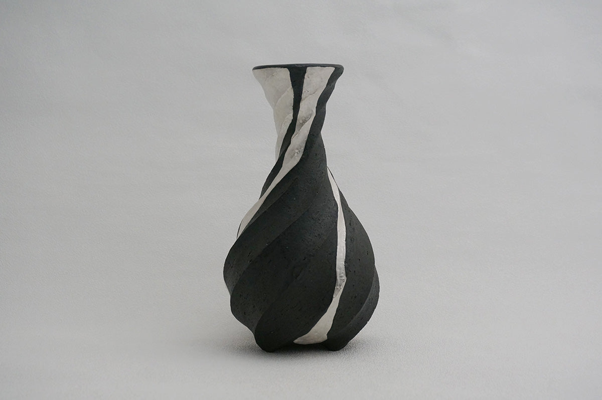 98 ブラック Spiral 銀彩花器 1