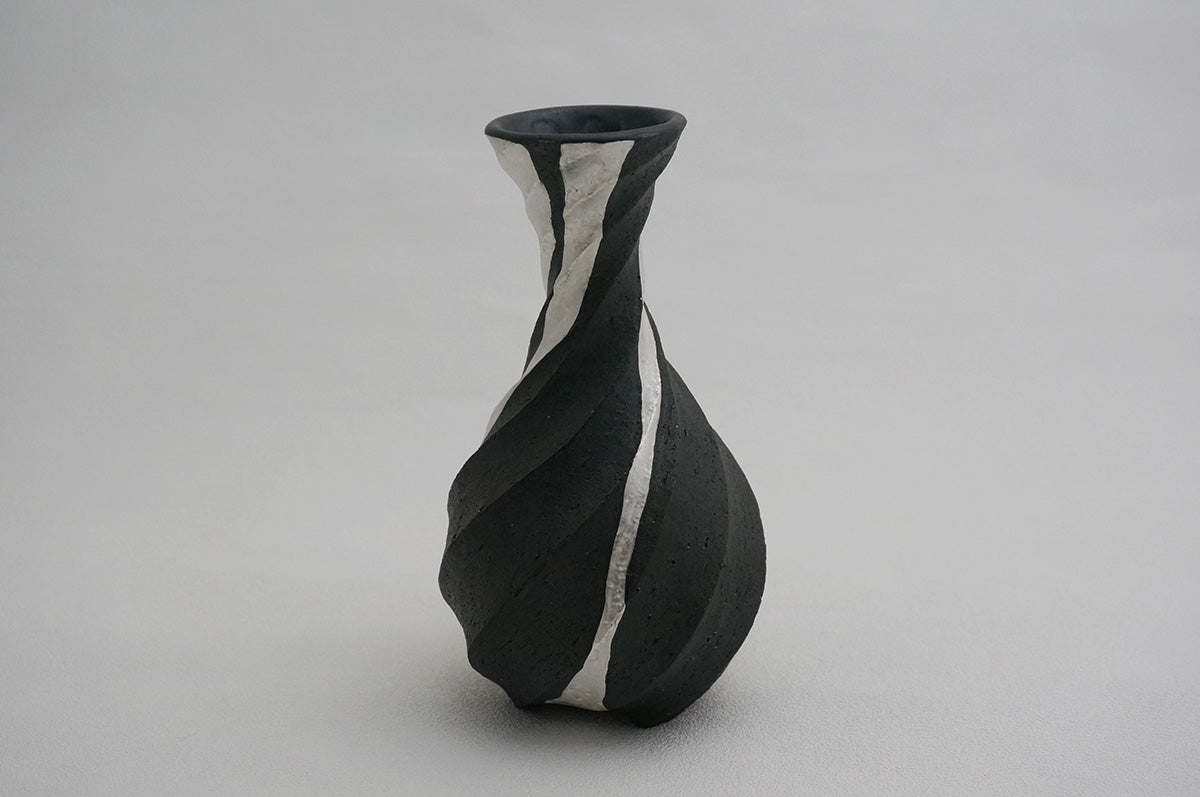 98 ブラック Spiral 銀彩花器 1