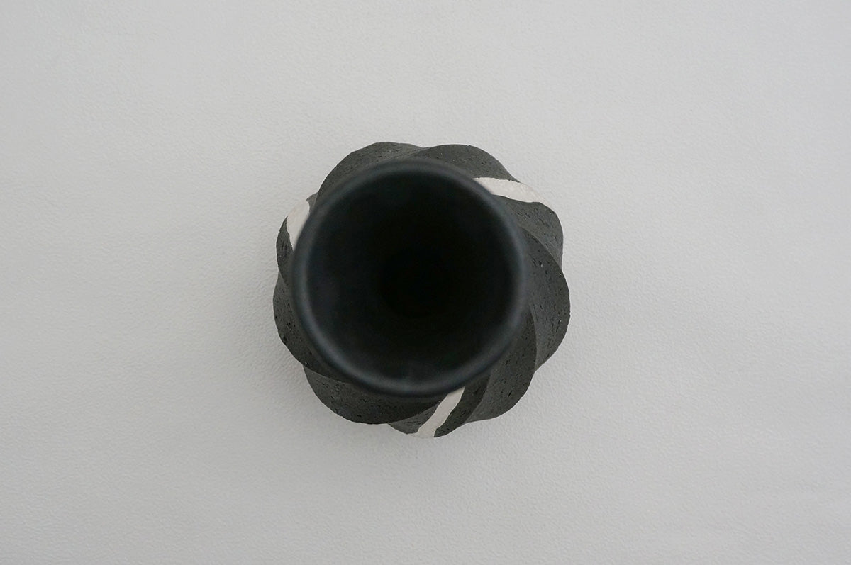 98 ブラック Spiral 銀彩花器 1