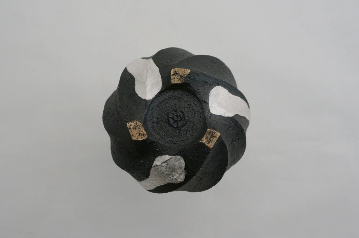 98 ブラック Spiral 銀彩花器 1