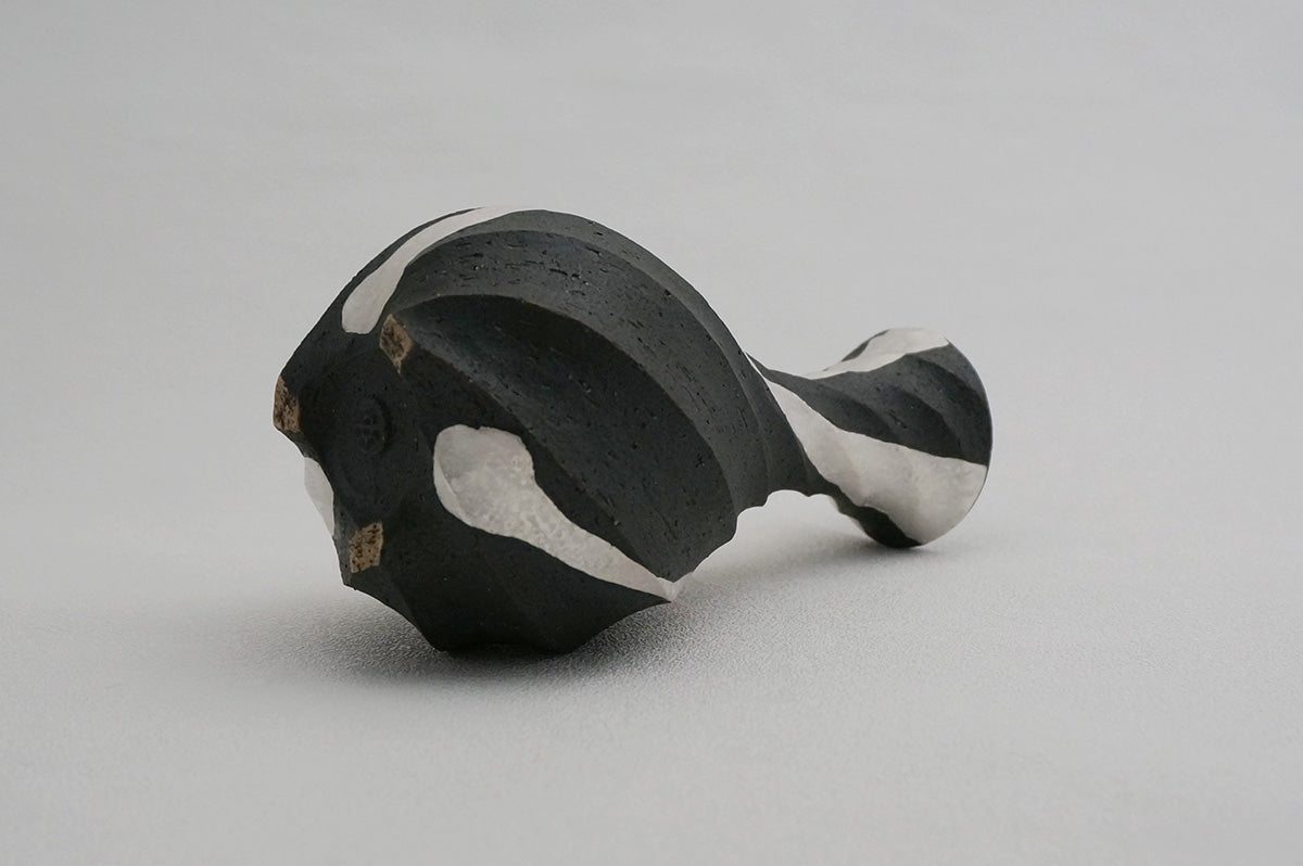 98 ブラック Spiral 銀彩花器 1