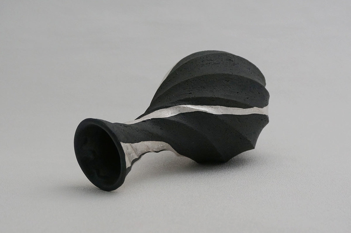 98 ブラック Spiral 銀彩花器 1