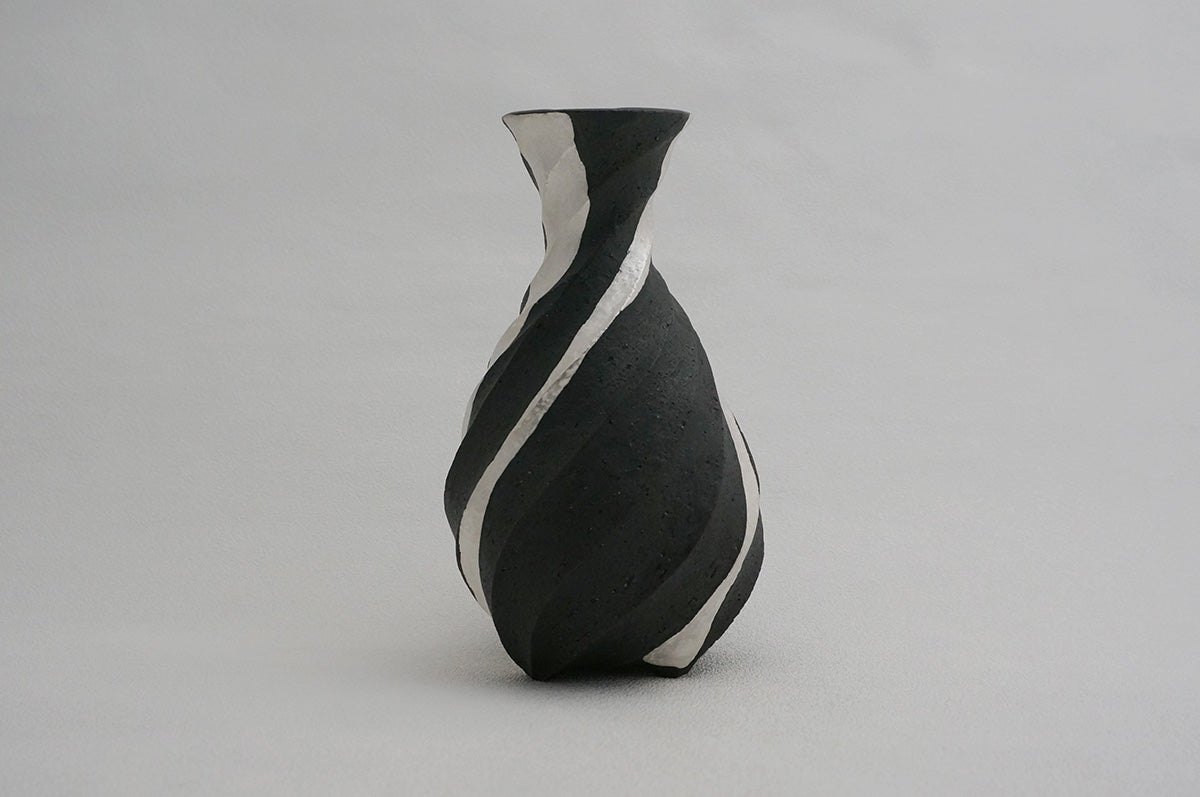 99 ブラック Spiral 銀彩花器 2