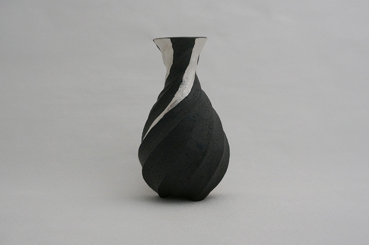 99 ブラック Spiral 銀彩花器 2