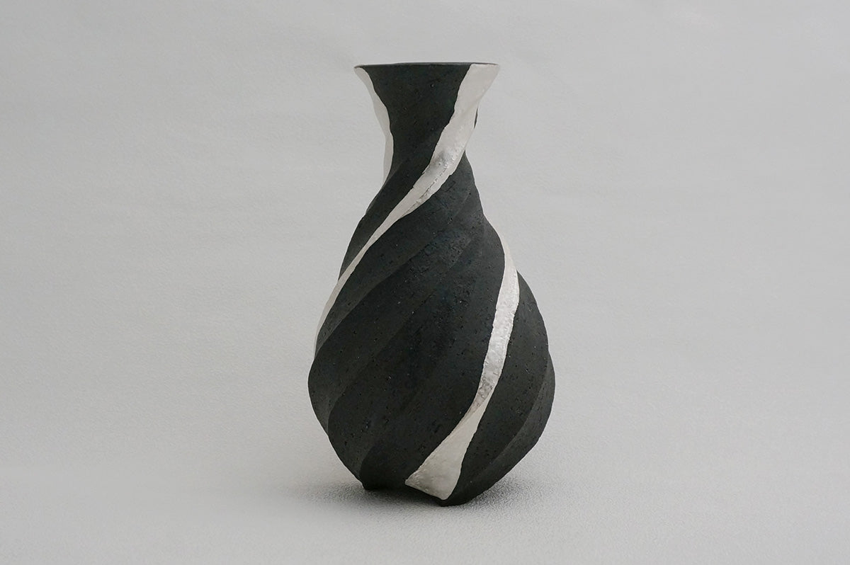 99 ブラック Spiral 銀彩花器 2