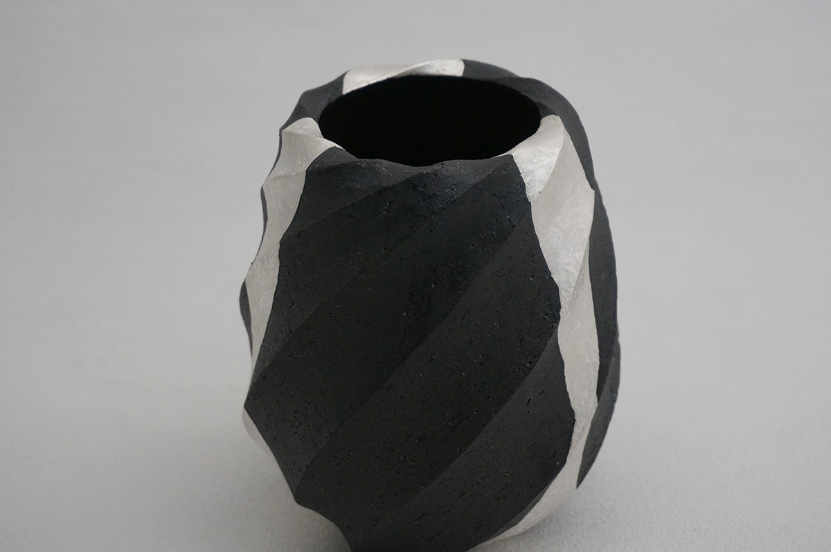 100 ブラック Spiral 銀彩花器 3