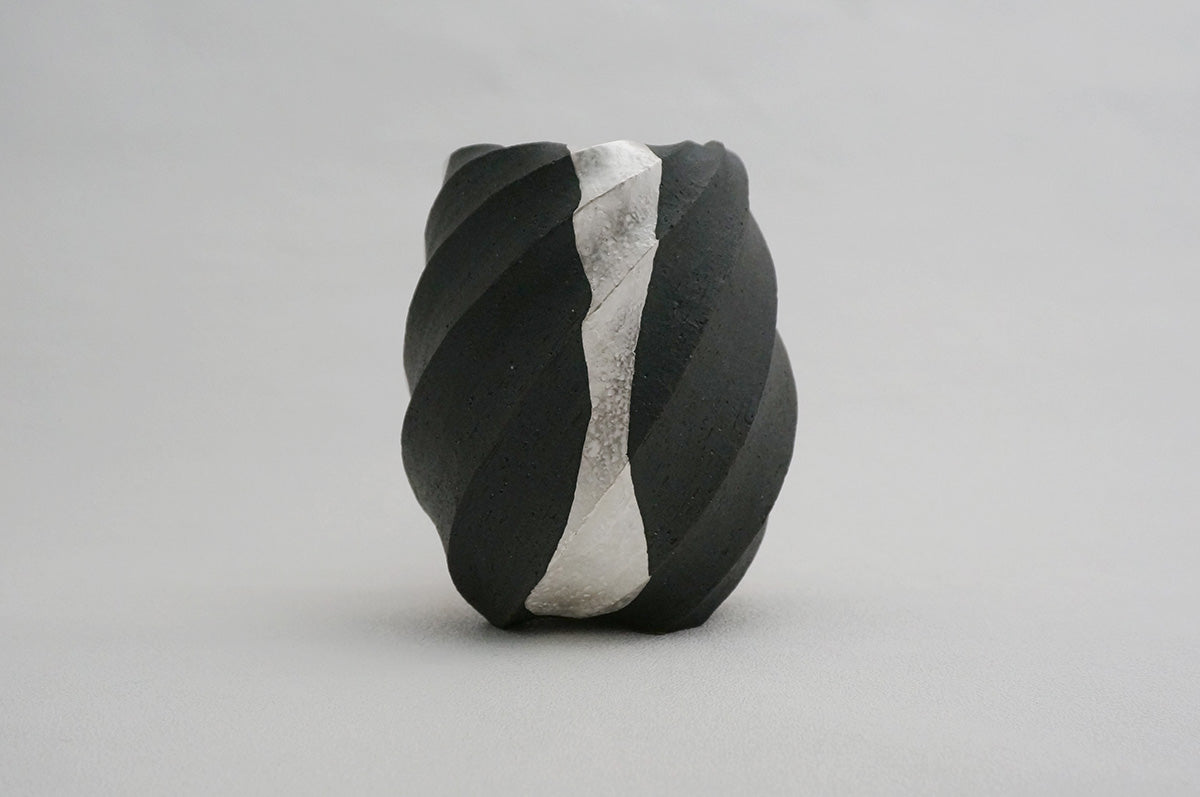 100 ブラック Spiral 銀彩花器 3