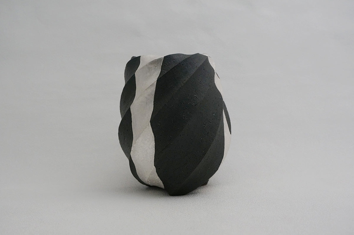 100 ブラック Spiral 銀彩花器 3