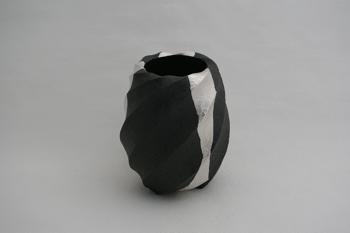 100 ブラック Spiral 銀彩花器 3