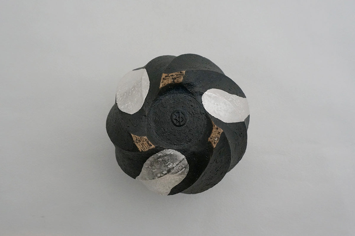 100 ブラック Spiral 銀彩花器 3