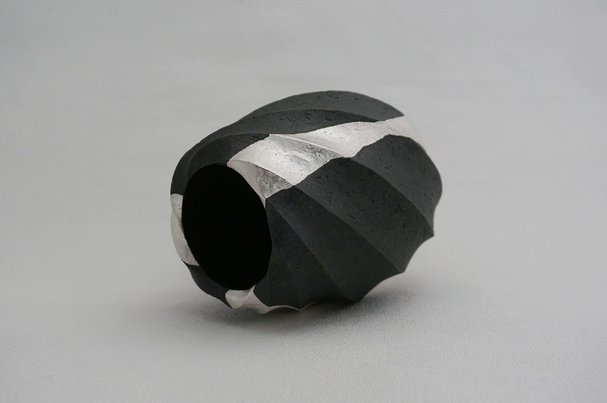 100 ブラック Spiral 銀彩花器 3