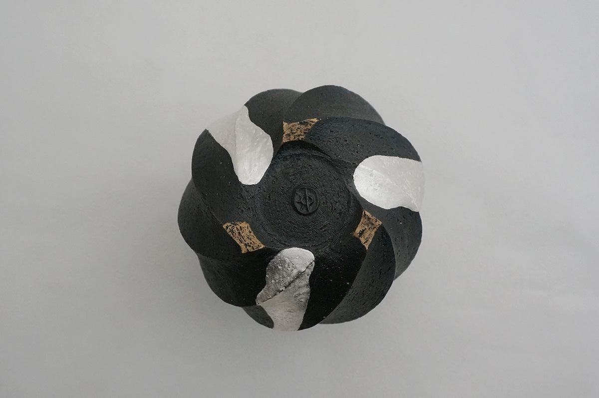 101 ブラック Spiral 銀彩花器 4