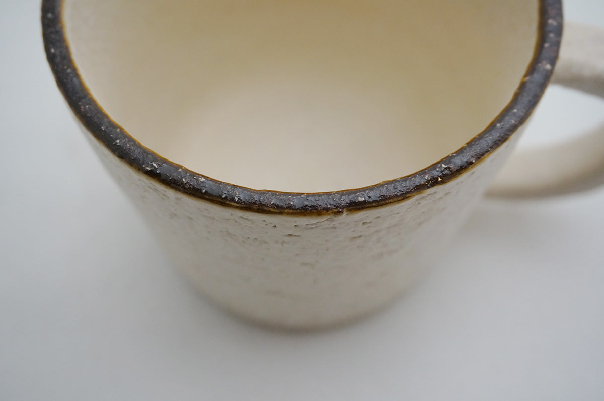 001 カップ 白×茶