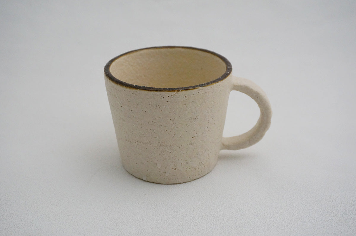 001 カップ 白×茶