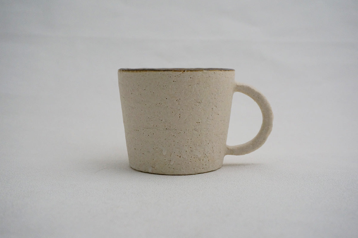 001 カップ 白×茶