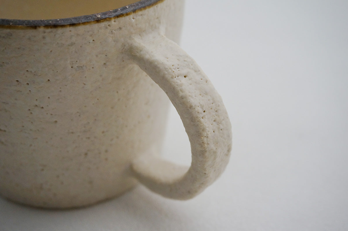 001 カップ 白×茶
