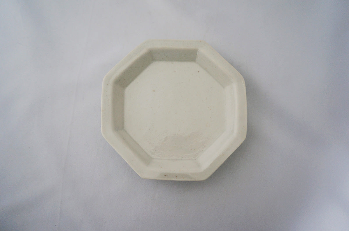 青白磁八角皿（5寸）
