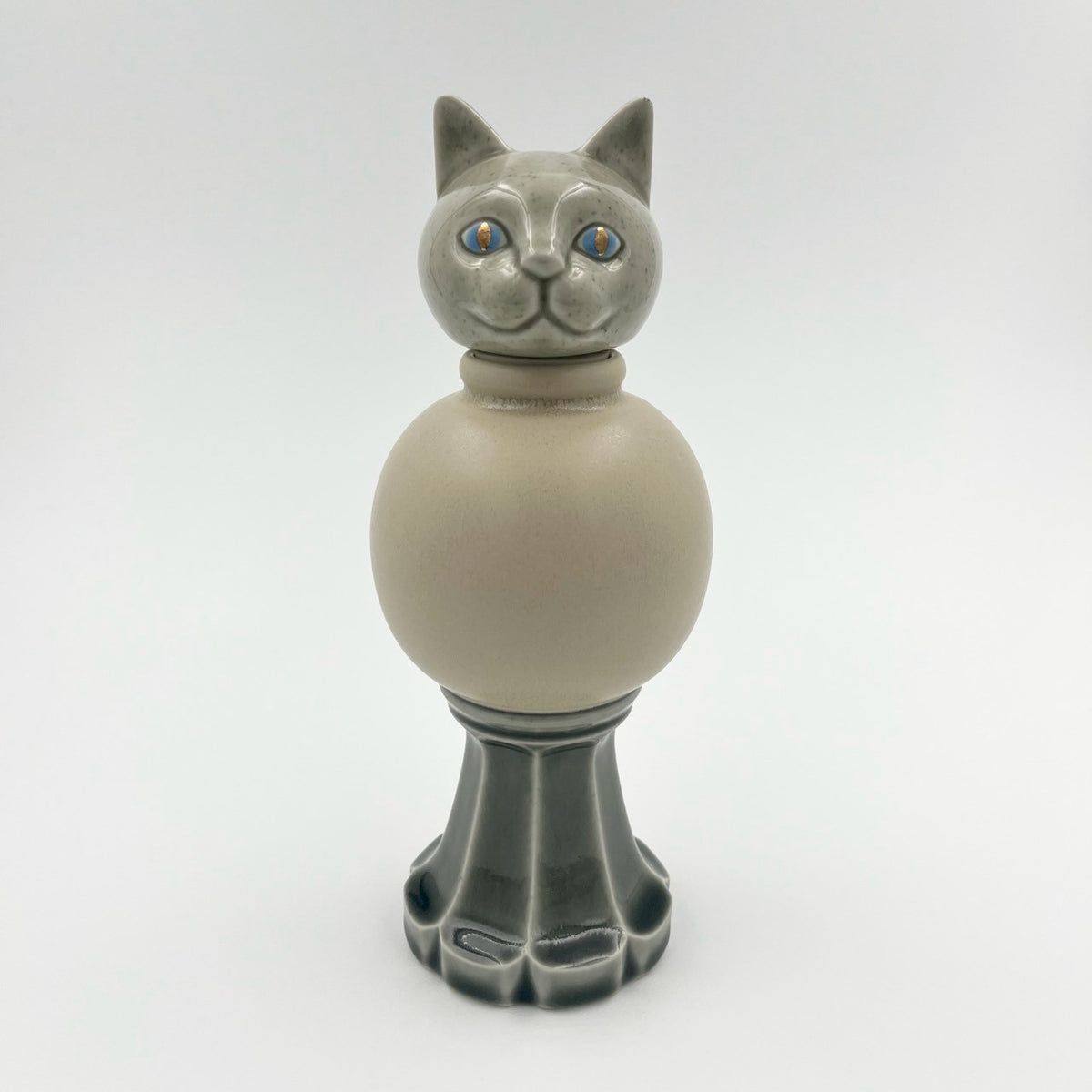 Cat paw Dorothy