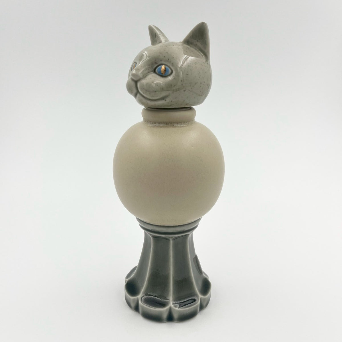Cat paw Dorothy