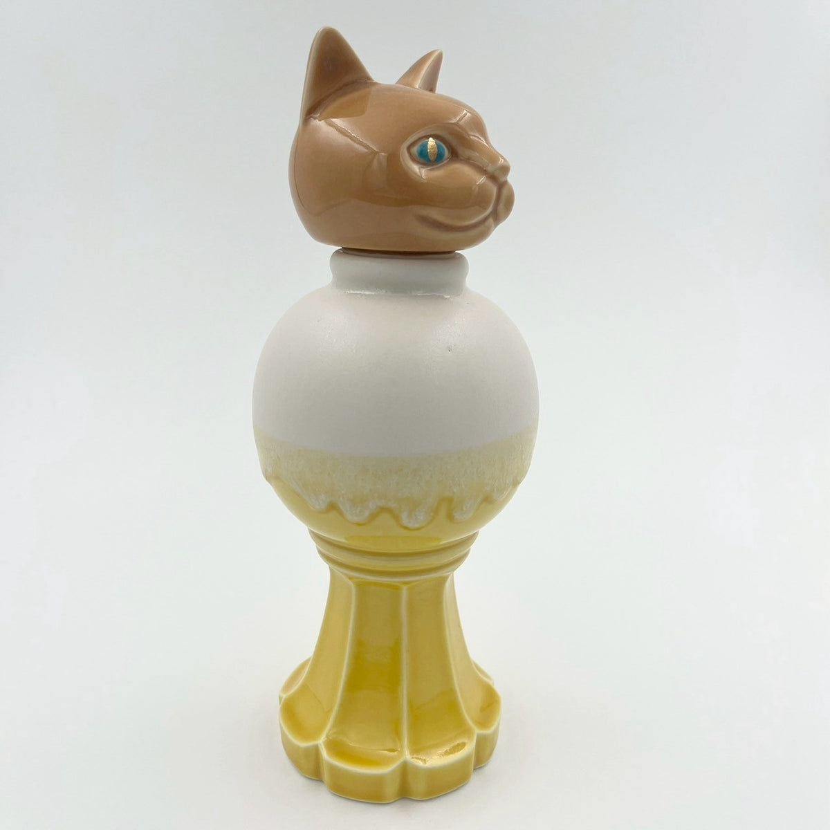 Cat paw Dorothy