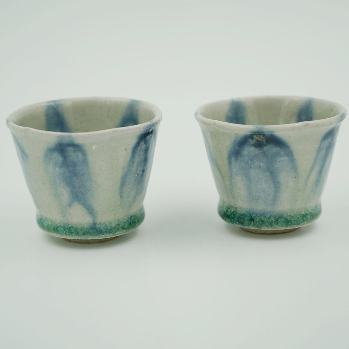 灰釉 輪花ぐい呑