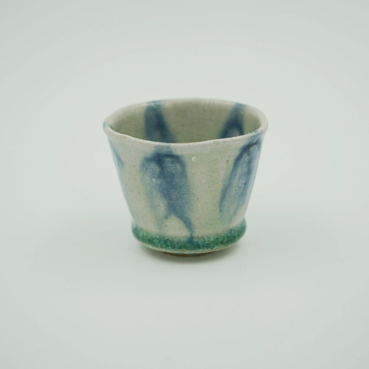 灰釉 輪花ぐい呑