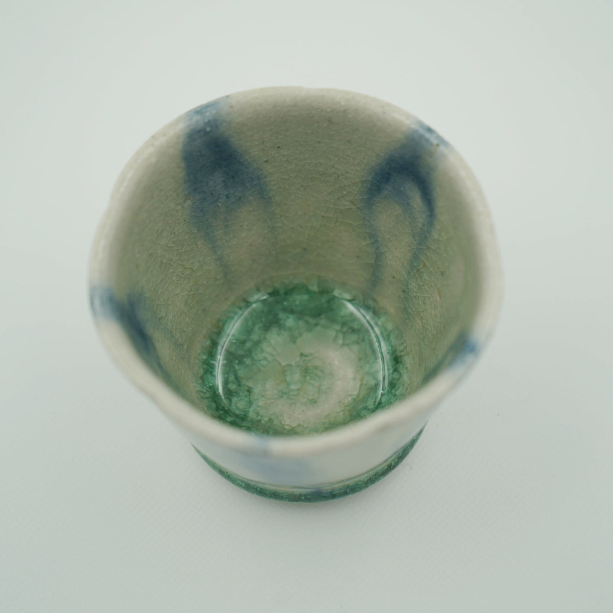 灰釉 輪花ぐい呑