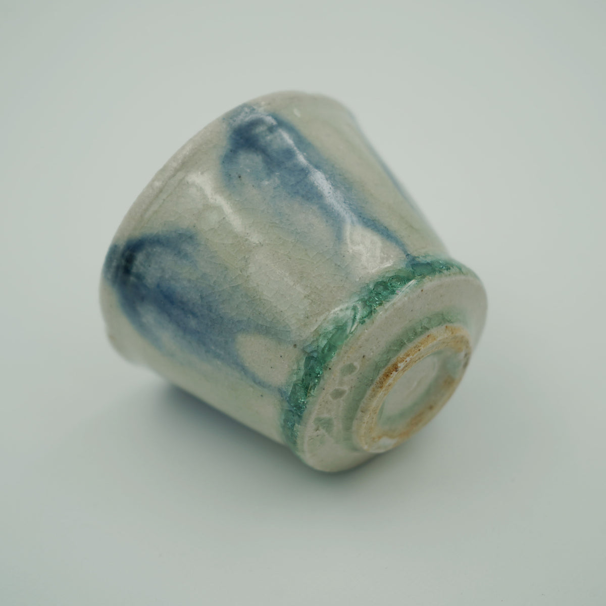 灰釉 輪花ぐい呑