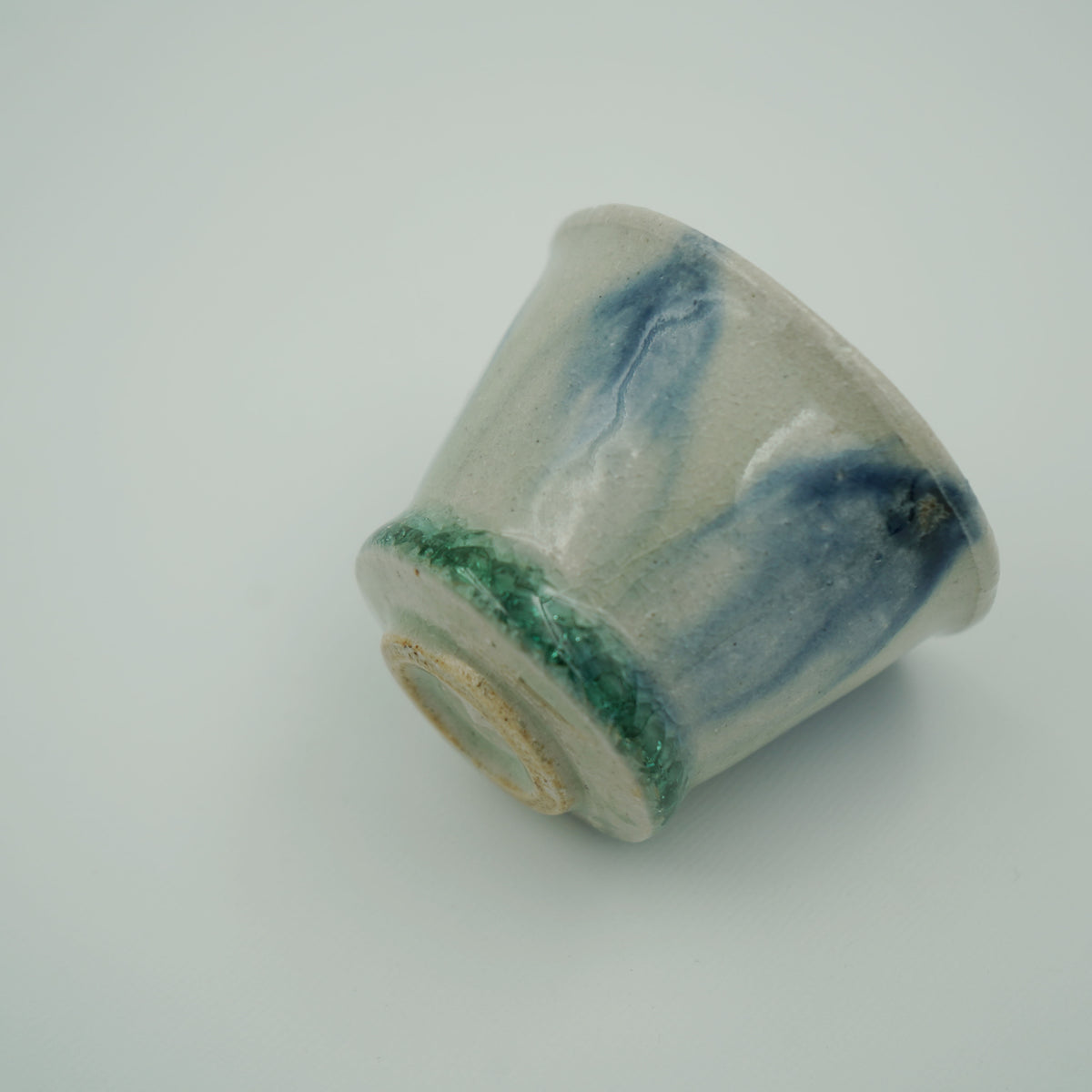 灰釉 輪花ぐい呑