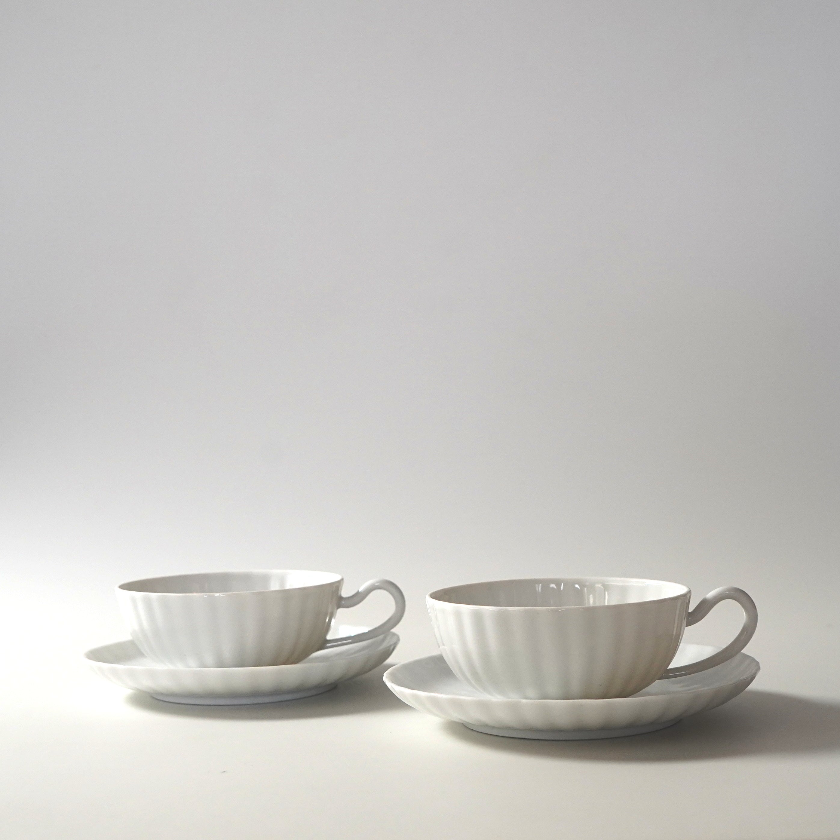 白磁　カップ　フランス 白磁輪花ティーカップ - at Kiln