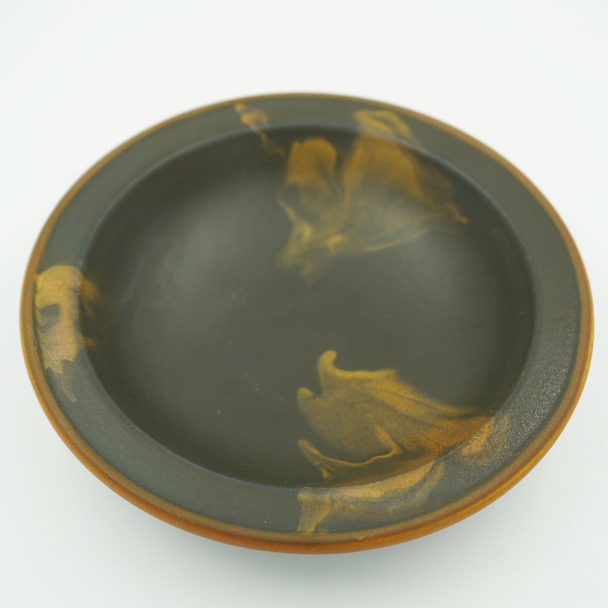 SLIP WARE MATTE RIM PLATE